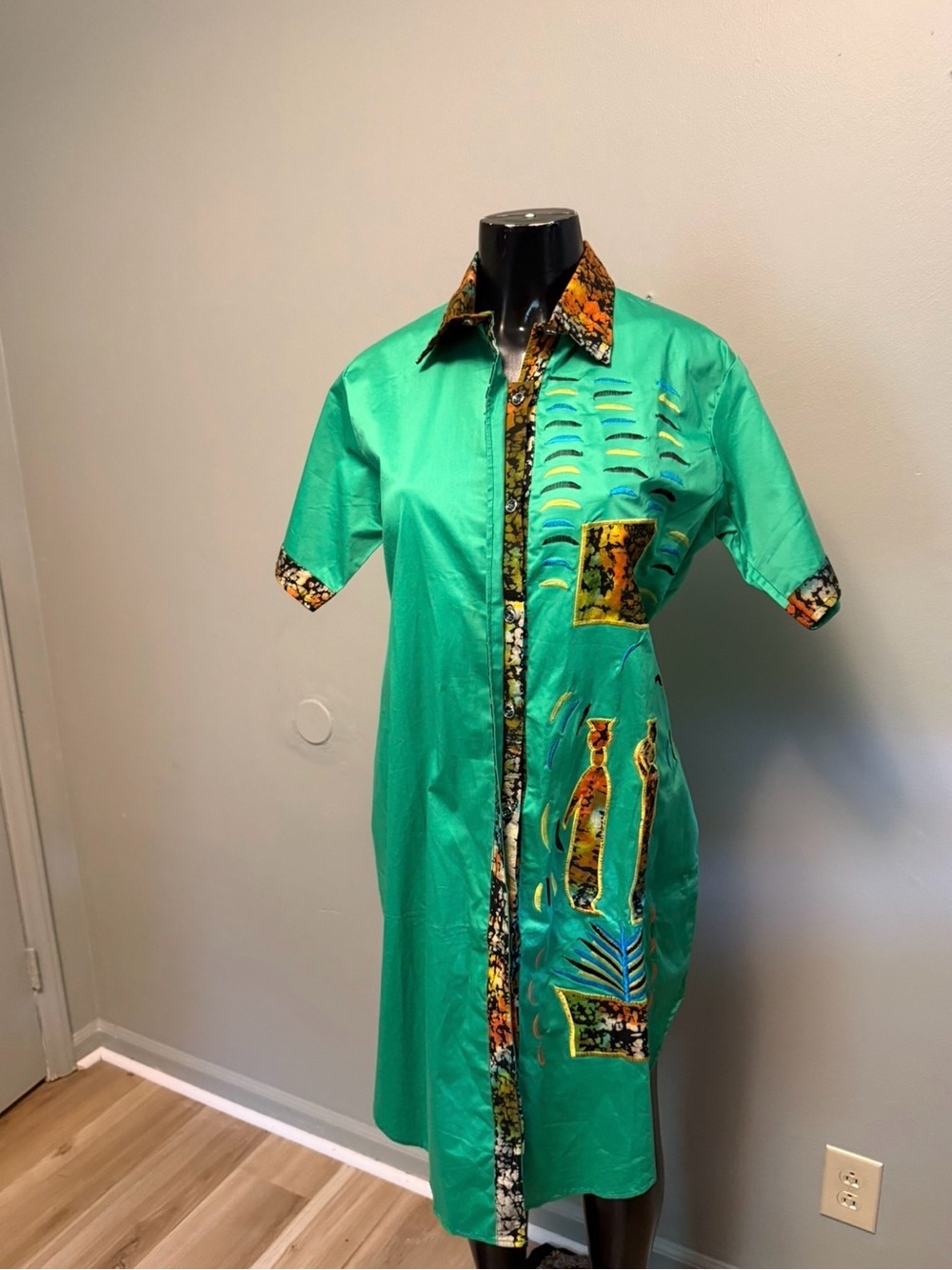 Green Short-Sleeve Button-Front Dress with Patterned Trim